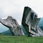 Monolithes ou l’architecture en suspens (1950-2010)