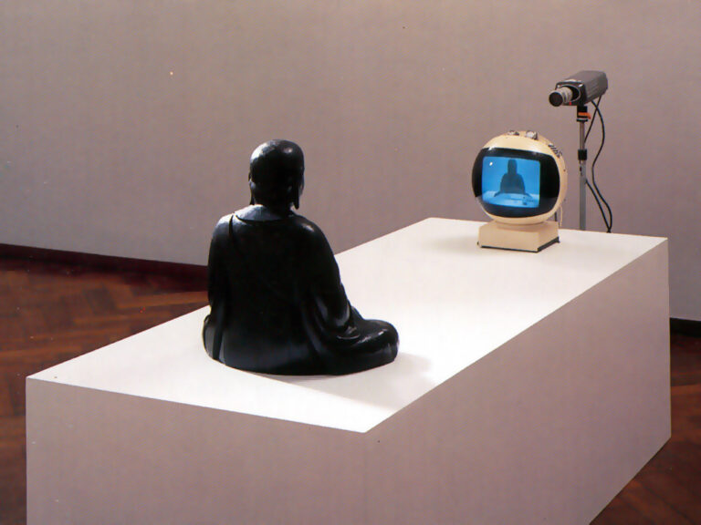 TV Buddha / Nam June Paik