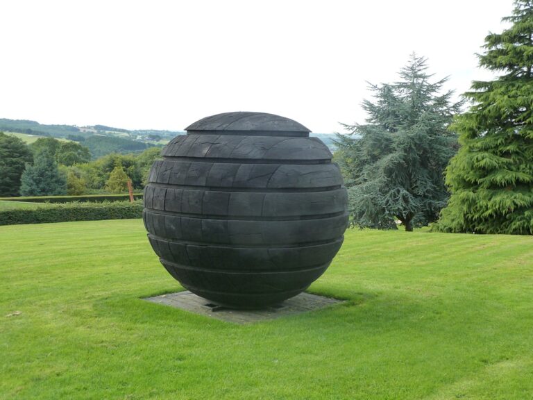 Black Ball / David Nash