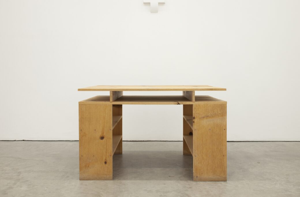 Table et chaise / Donald Judd
