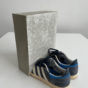 Où va le monde (concrete shoes)